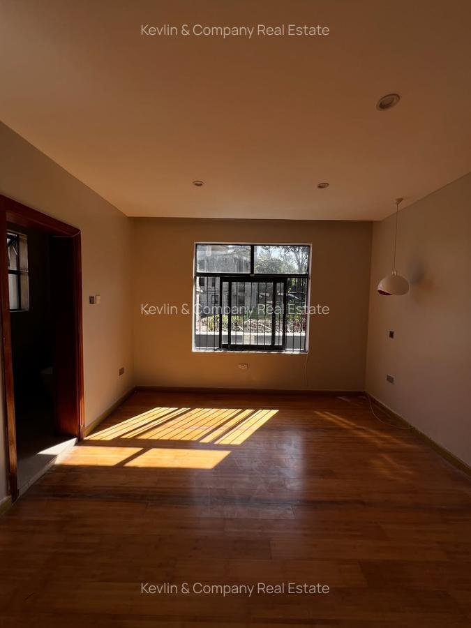 5 Bed Townhouse with En Suite in Lavington - 6