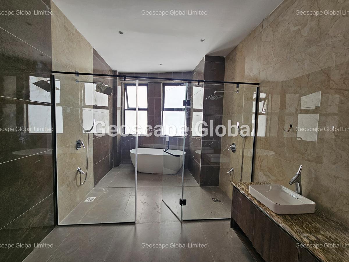 4 Bed Apartment with En Suite in Riverside - 6