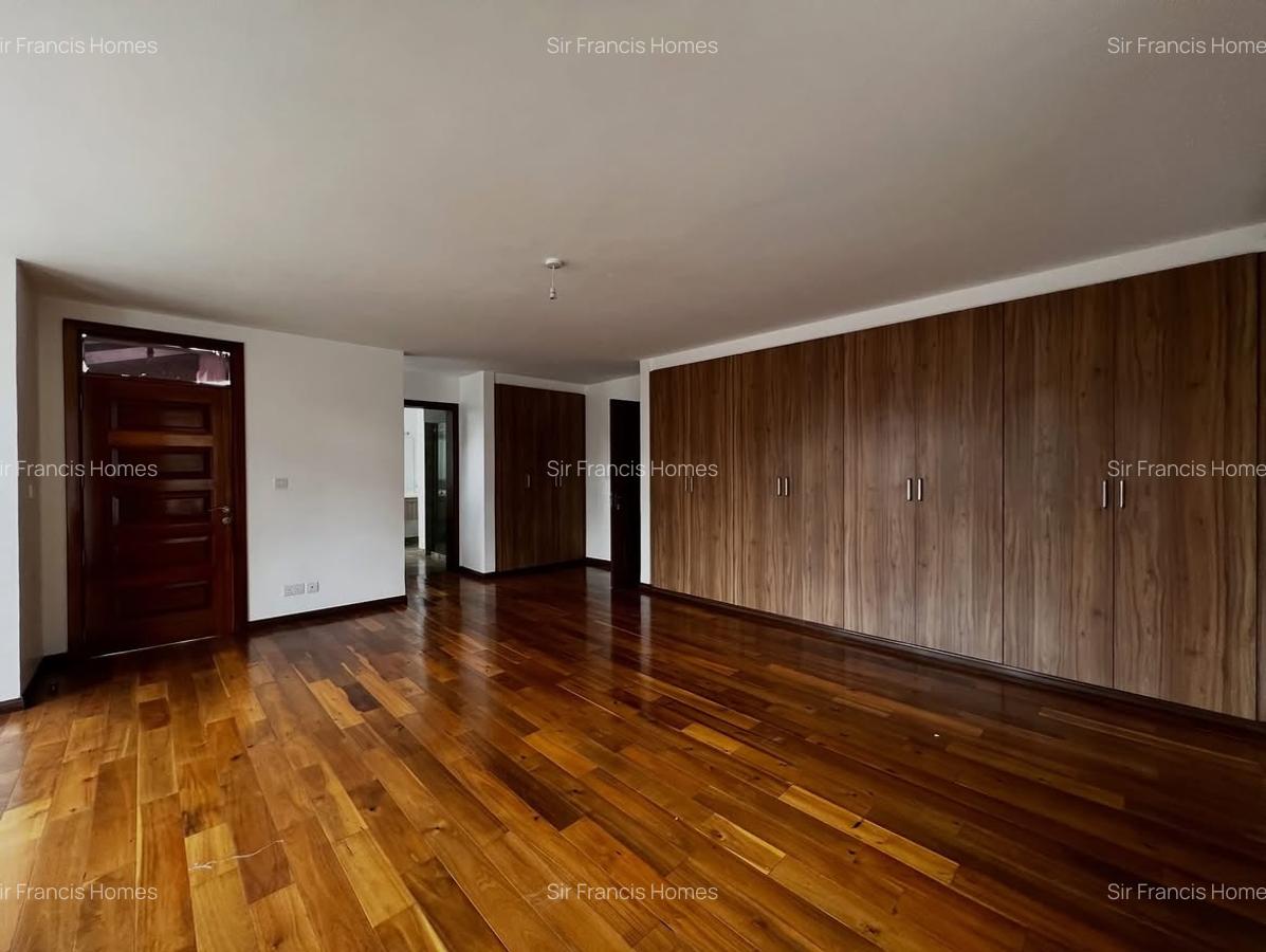5 Bed Townhouse with En Suite at Lavington - 5