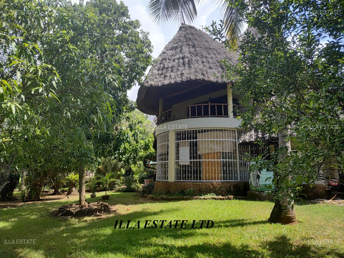 3 Bed Villa with En Suite at Diani Beach Road - 3