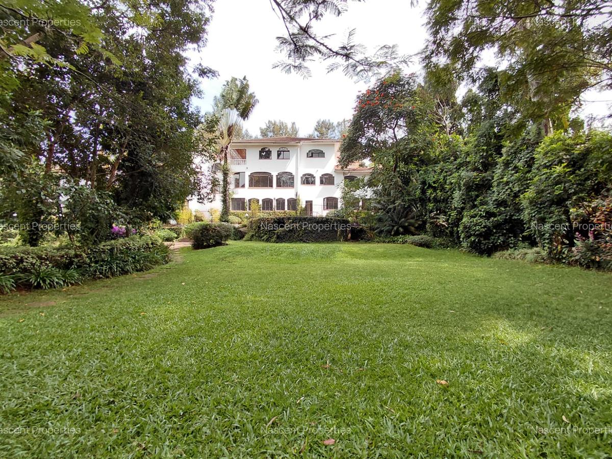 6 Bed House with En Suite in Nyari - 1