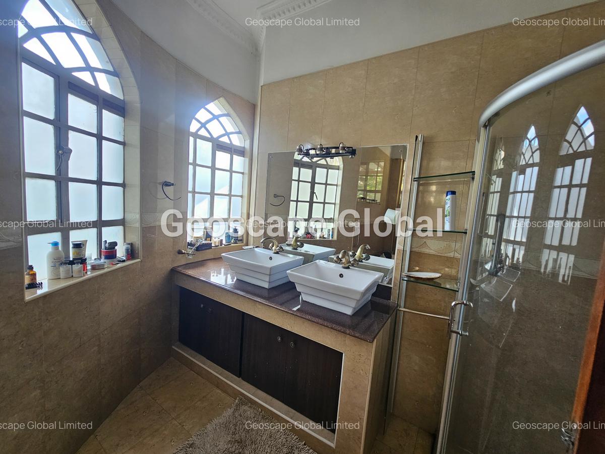 5 Bed House with En Suite in Nyari - 15