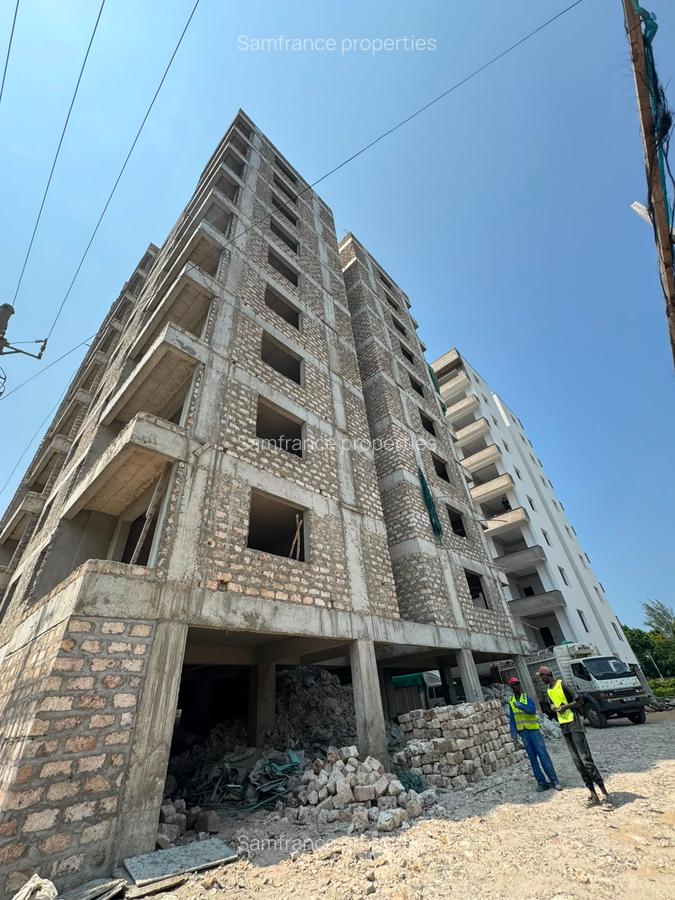 Serviced 3 Bed Apartment with Swimming Pool at Parklane - 11