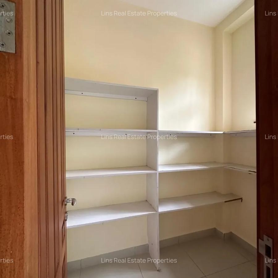 5 Bed Townhouse with En Suite in Lavington - 20