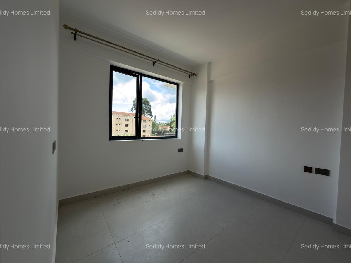 3 Bed Apartment with En Suite in Brookside - 12