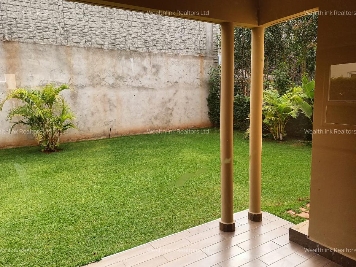 4 Bed Townhouse with En Suite at Iguta Paradise - 13