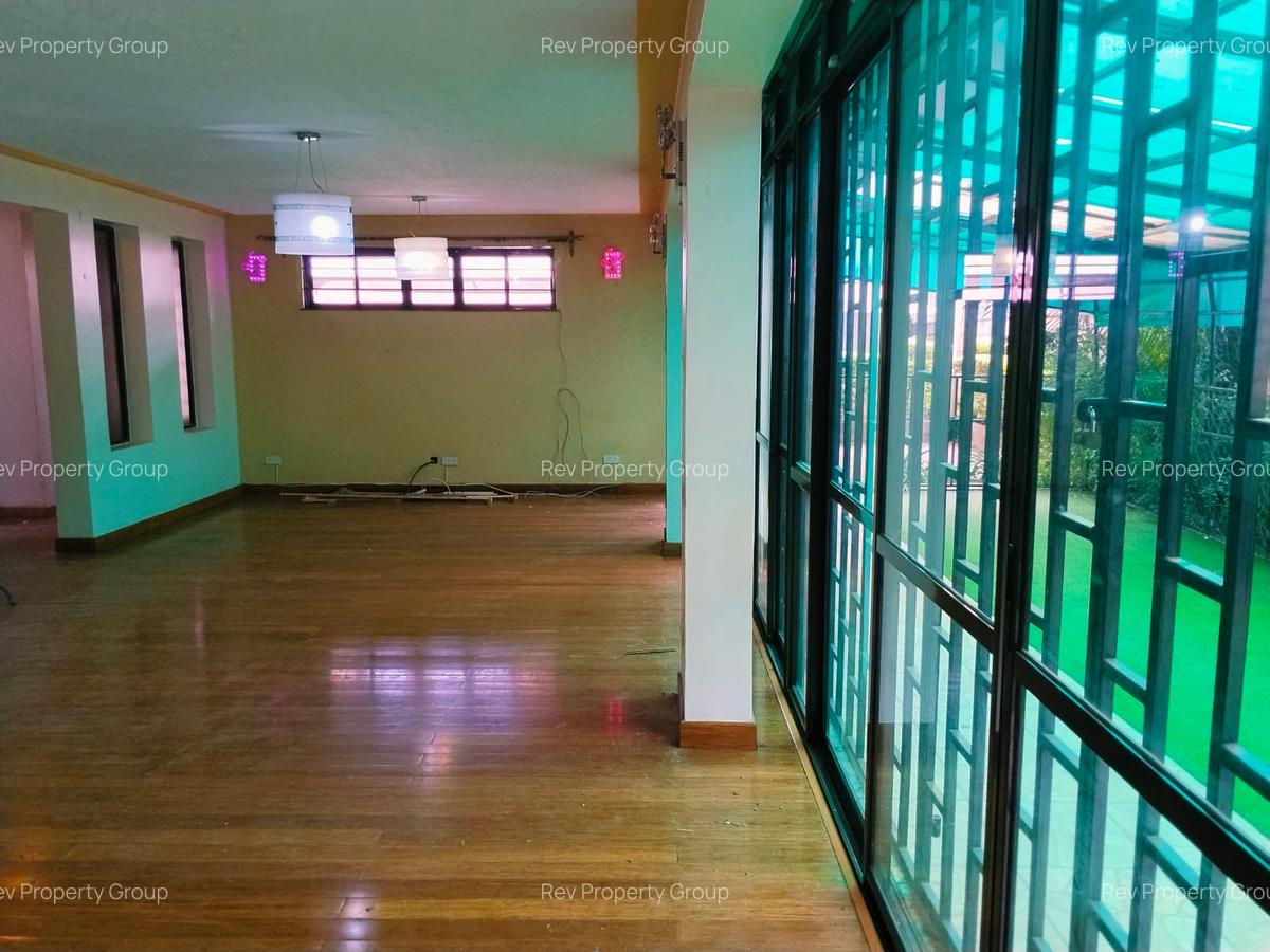 5 Bed Townhouse with En Suite in Lavington - 3