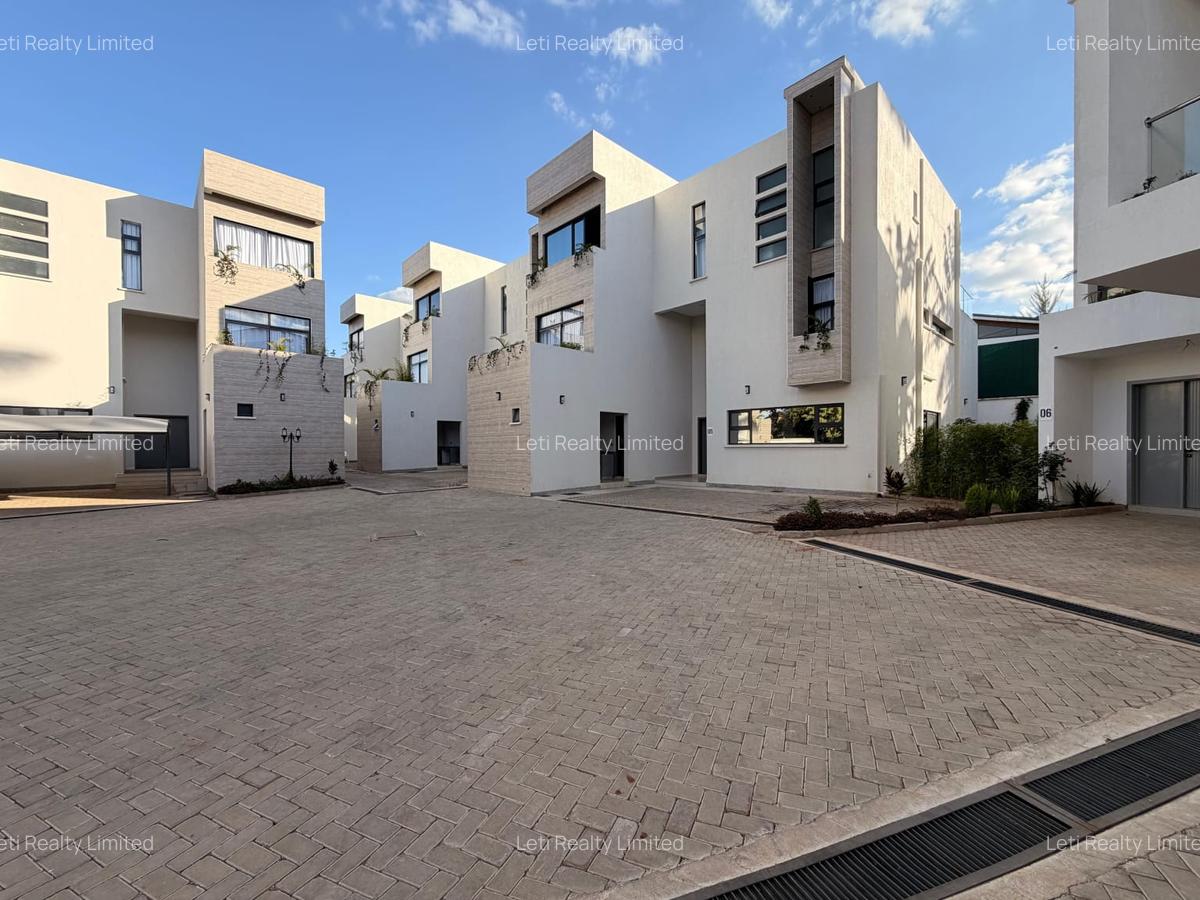 5 Bed Townhouse with En Suite in Lavington - 1