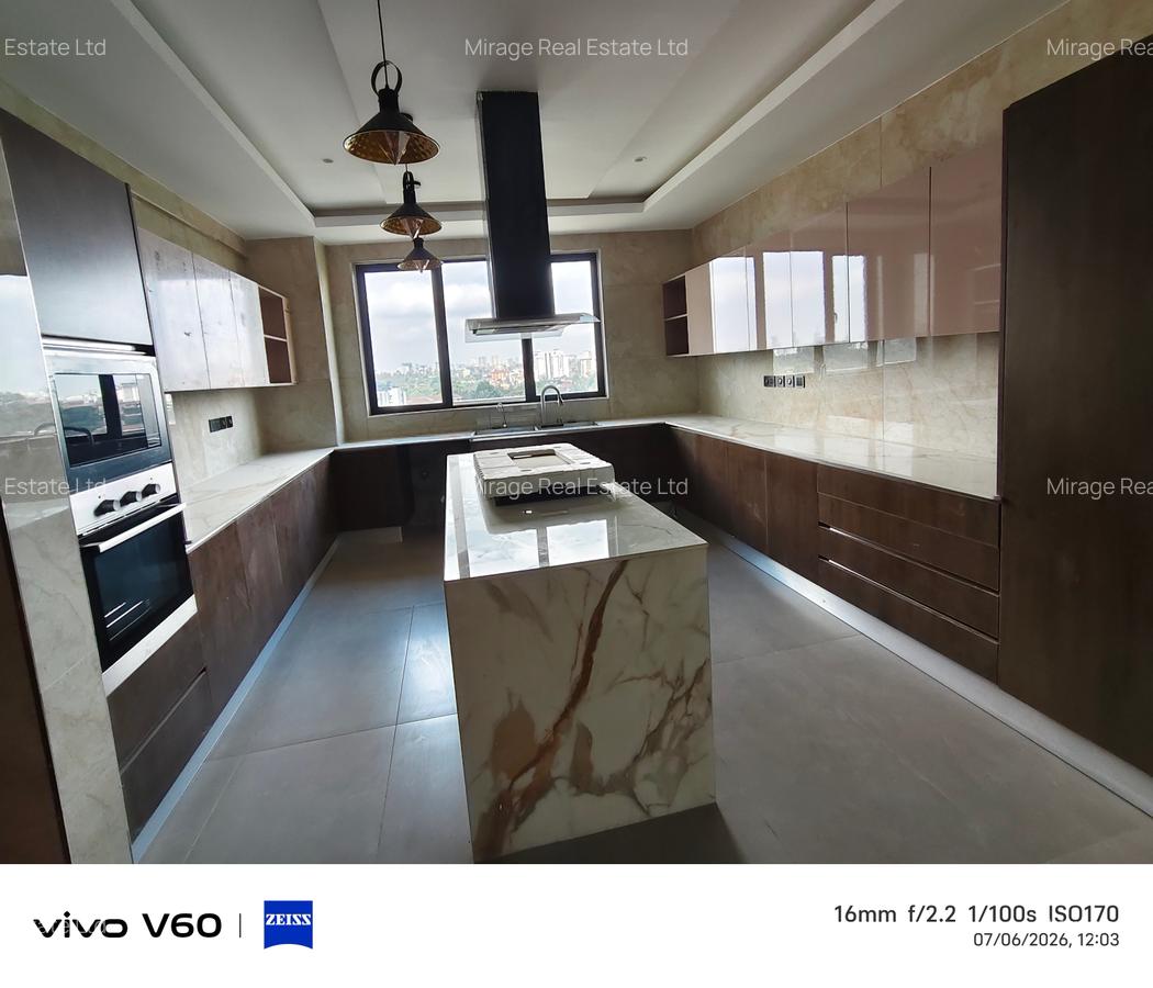 4 Bed Apartment with Swimming Pool in Riverside - 1