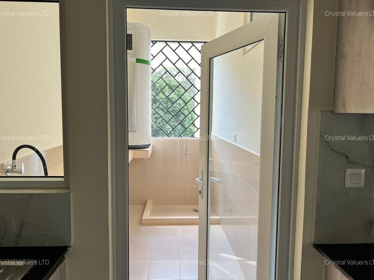3 Bed Apartment with En Suite in Parklands - 8