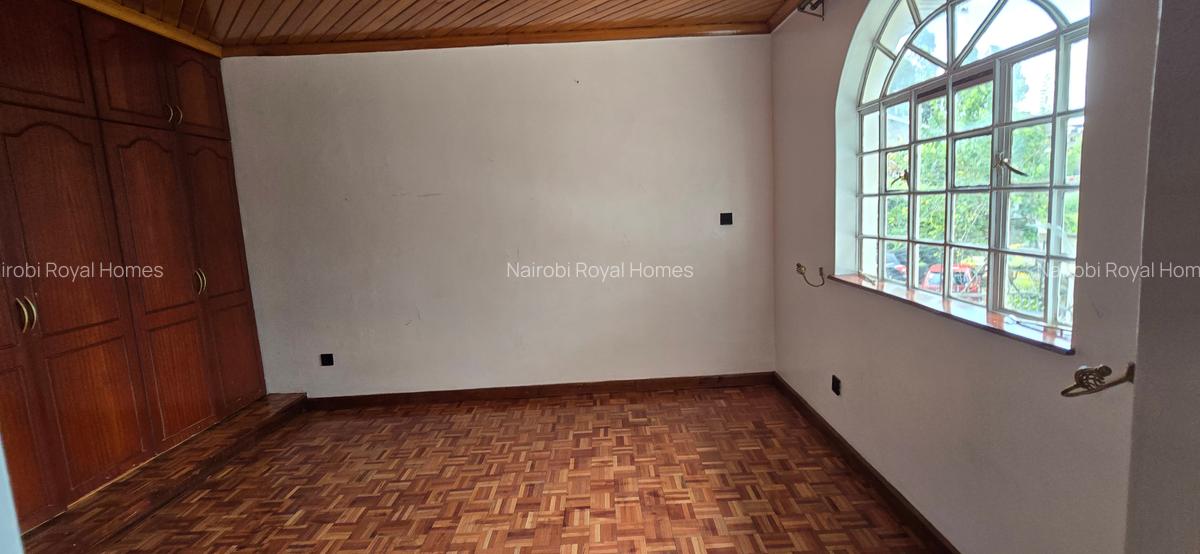 5 Bed Townhouse with En Suite at Off Convent Drive - 4