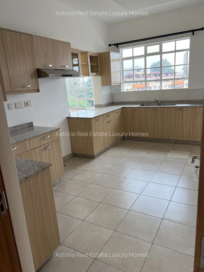 3 Bed Apartment with En Suite at 2026-438 - 9