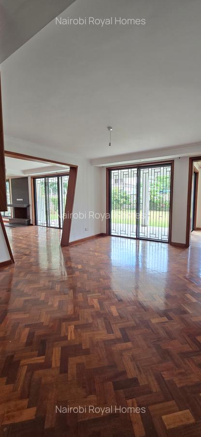 6 Bed House with En Suite at Lavington Green - 7