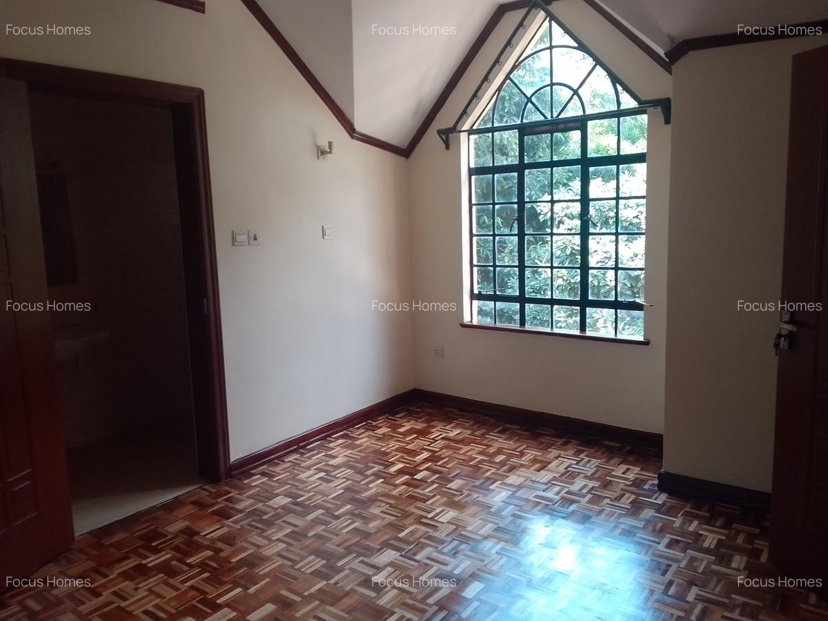 5 Bed Townhouse with En Suite in Lavington - 4