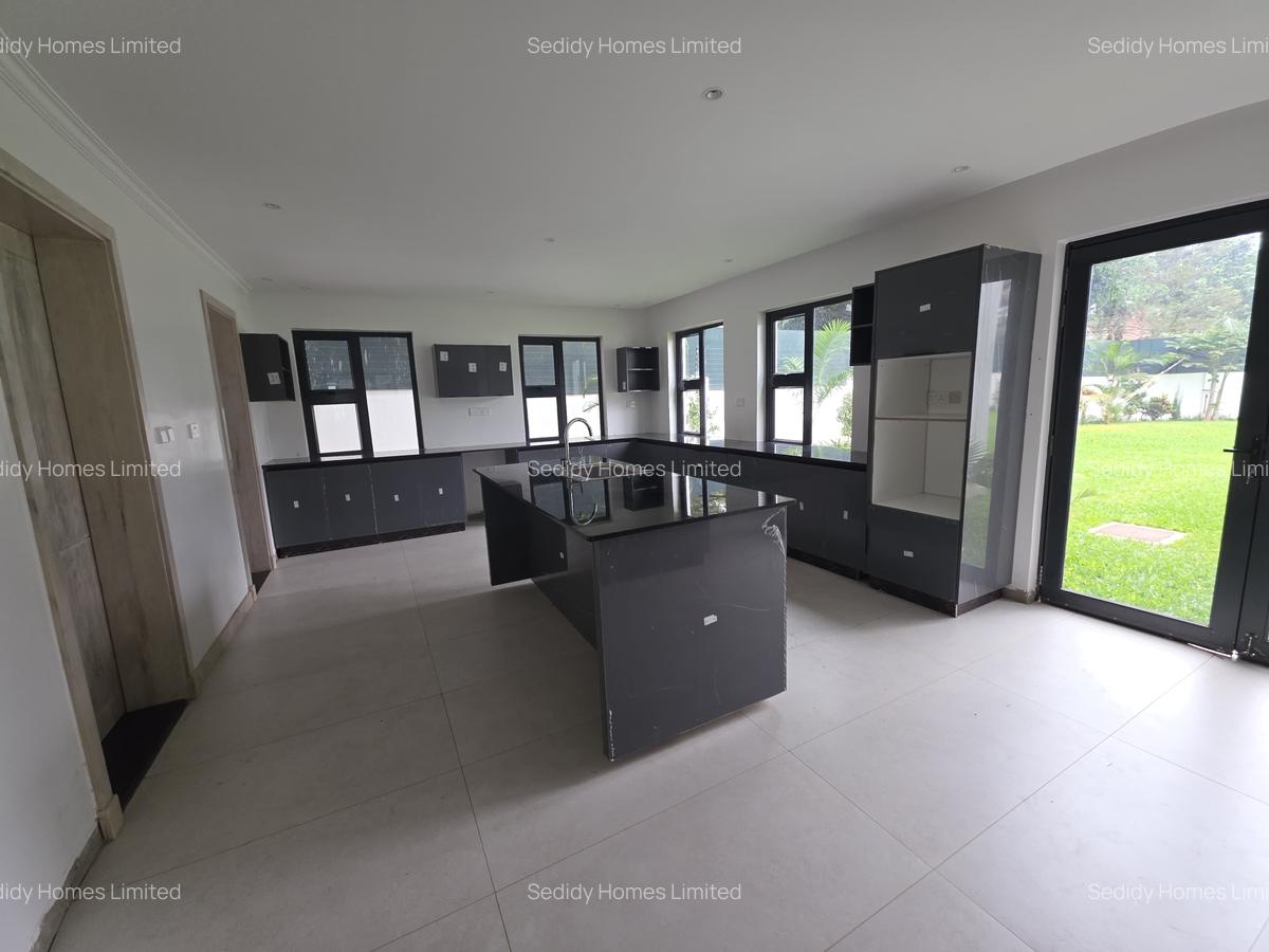 6 Bed Villa with En Suite in Runda - 10