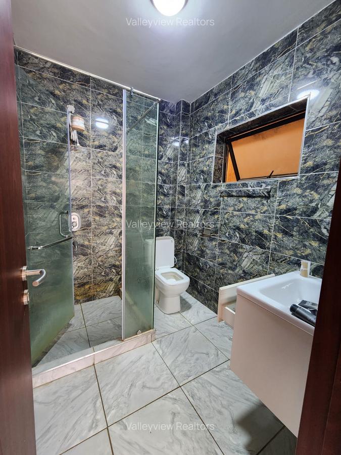 5 Bed Townhouse with En Suite at Lavington - 7