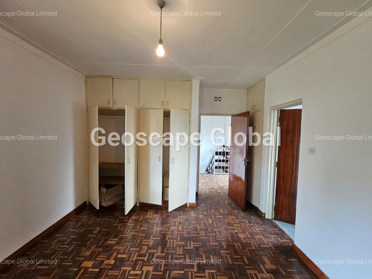 4 Bed House with En Suite in Lavington - 6
