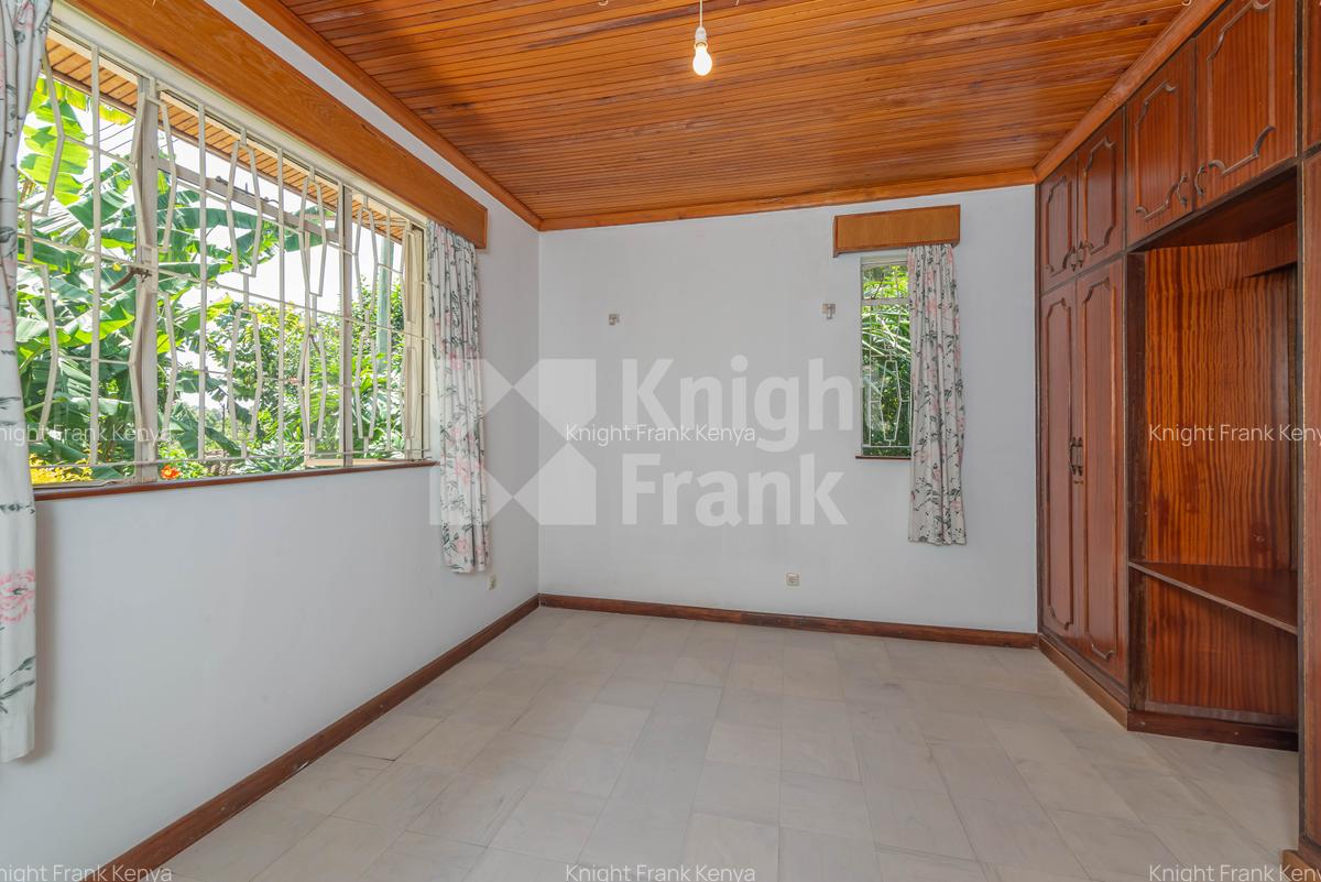 10 Bed House with Garden at Rosslyn Lone Tree - 7