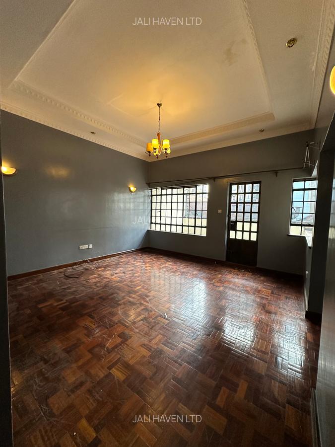 5 Bed Townhouse with En Suite in Kileleshwa - 16