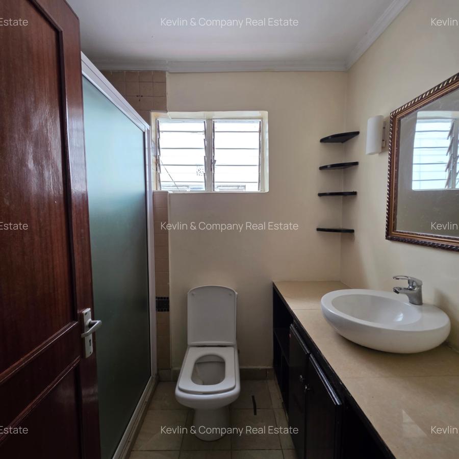 4 Bed Townhouse with En Suite in Lavington - 14