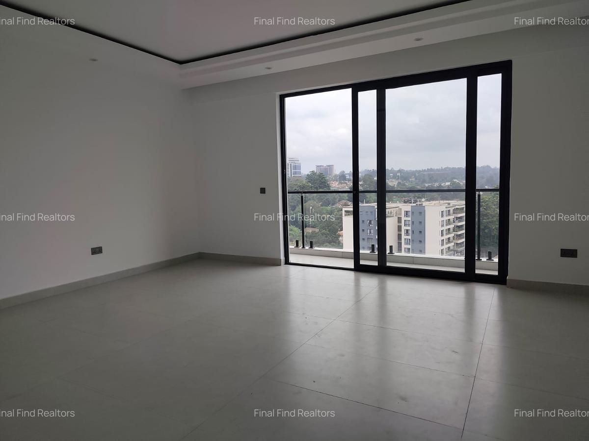 3 Bed Apartment with En Suite in Brookside - 6