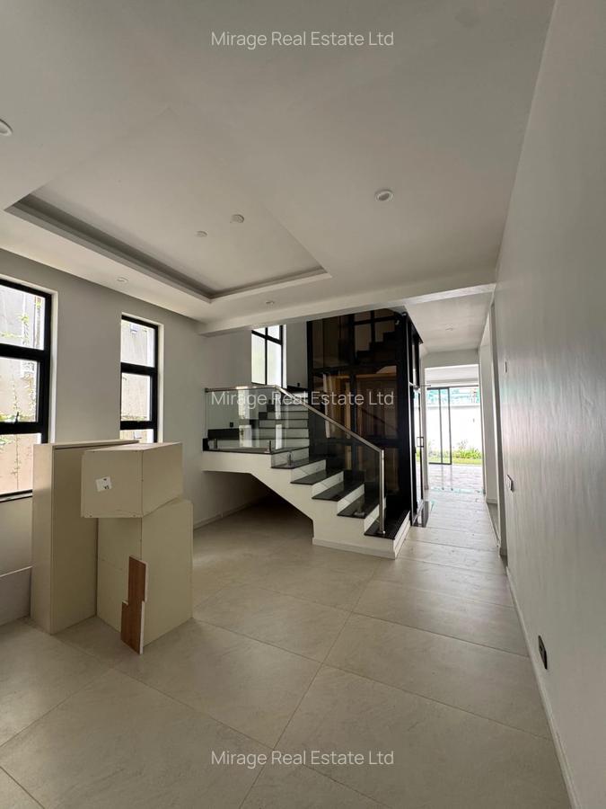 5 Bed Townhouse with En Suite in Lavington - 17