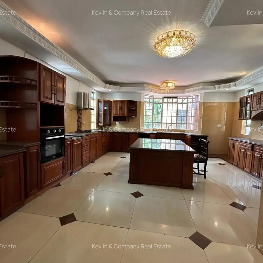 6 Bed Villa with En Suite in Nyari - 3