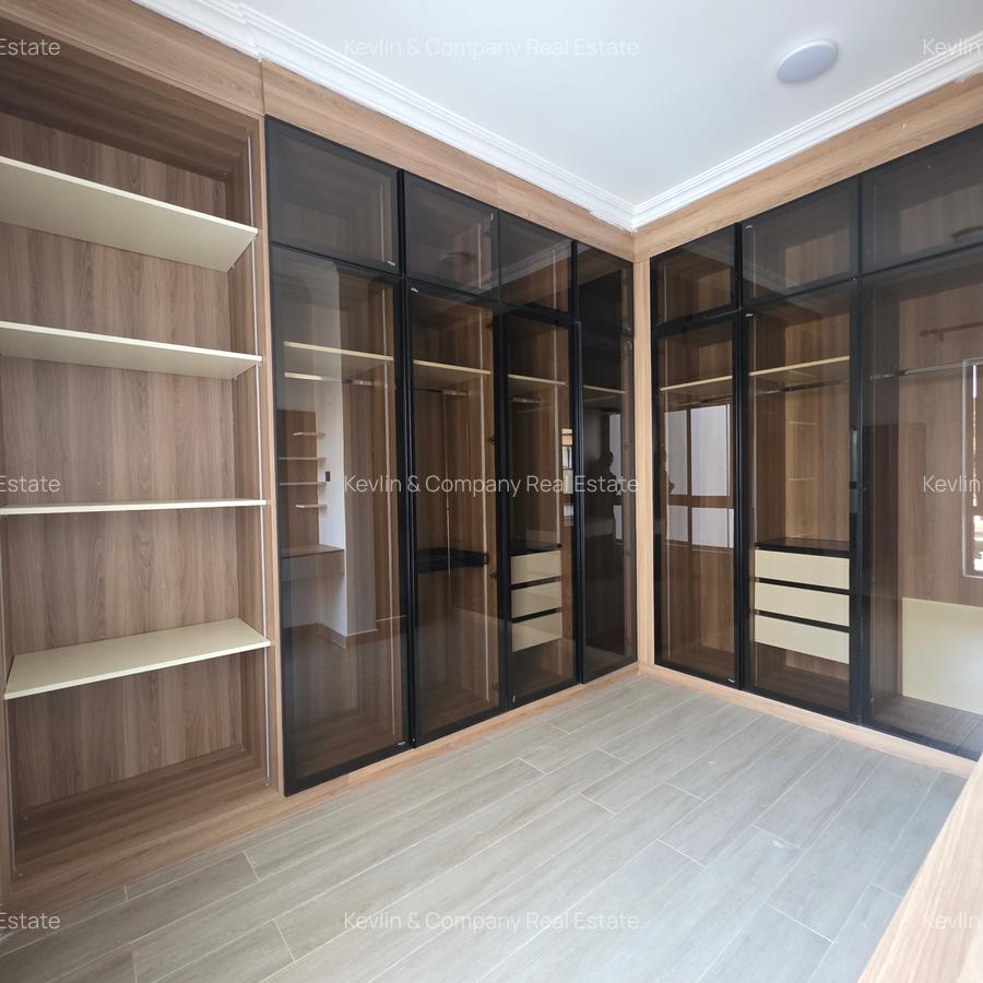 5 Bed Townhouse with En Suite in Lavington - 19