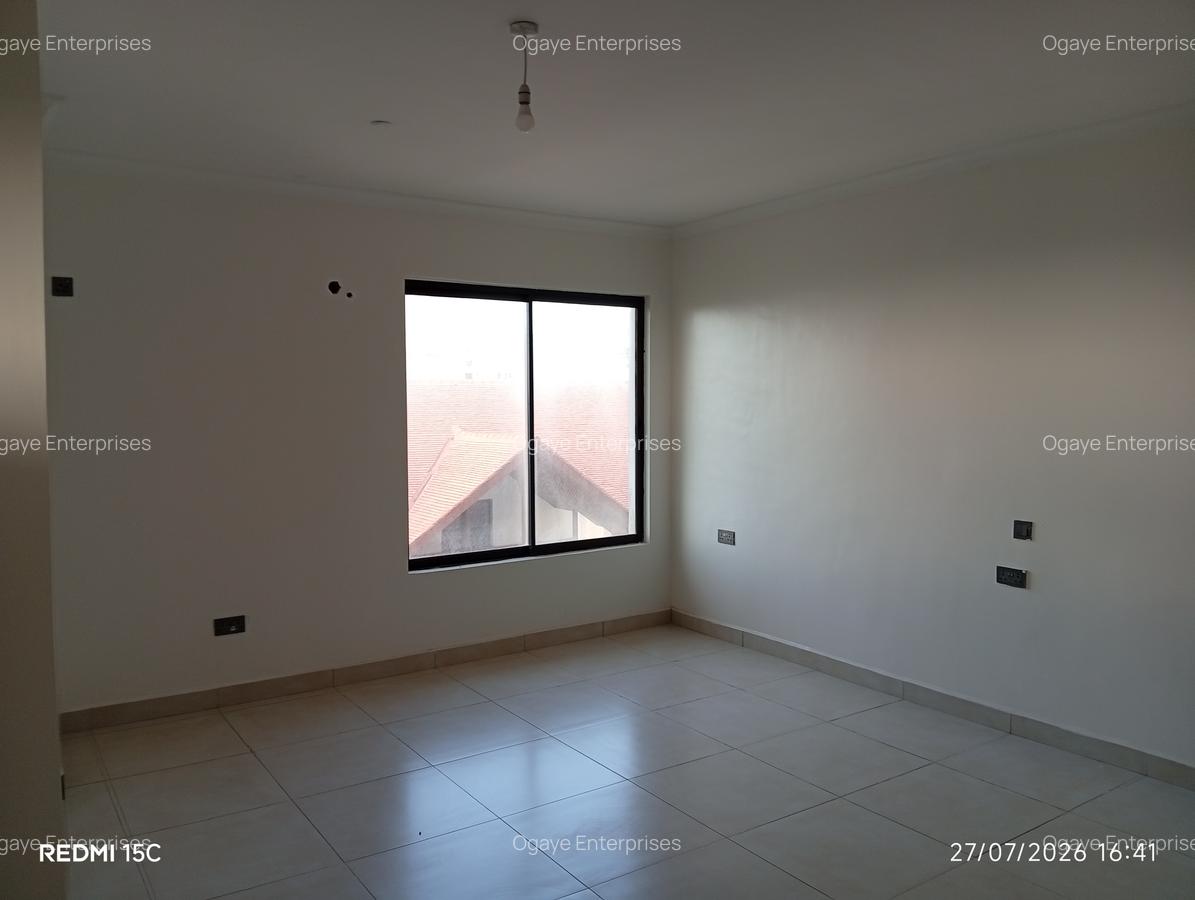 3 Bed Apartment with En Suite at Green Wood Drive - 12