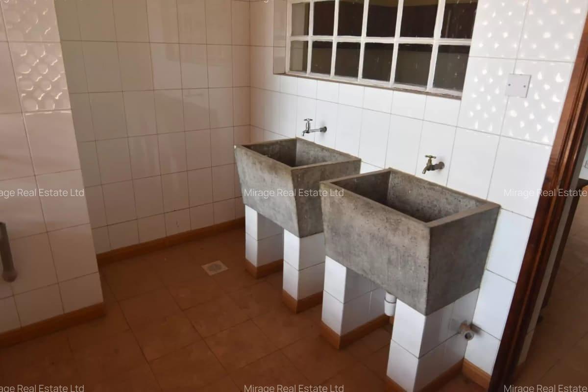 3 Bed Apartment with En Suite in Lavington - 13