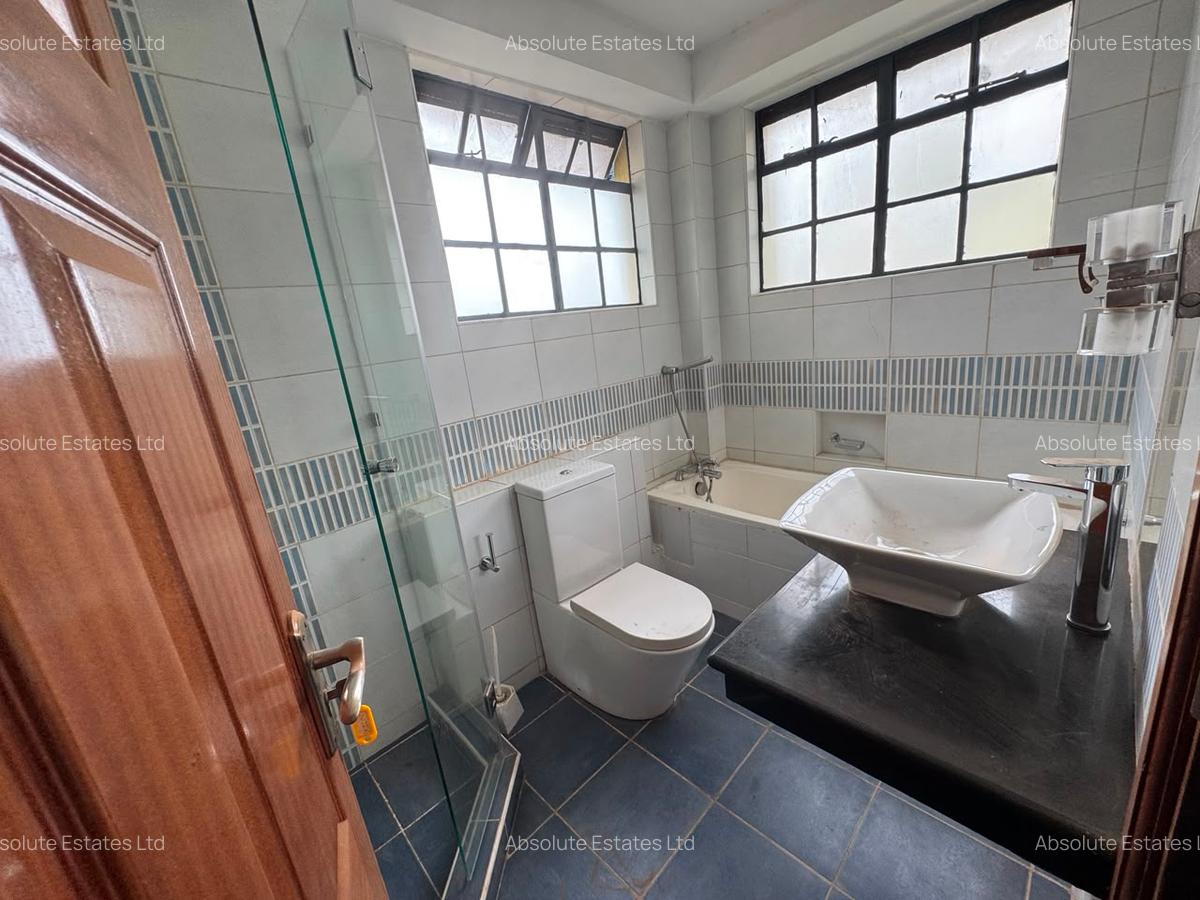 5 Bed Townhouse with En Suite in Lavington - 14