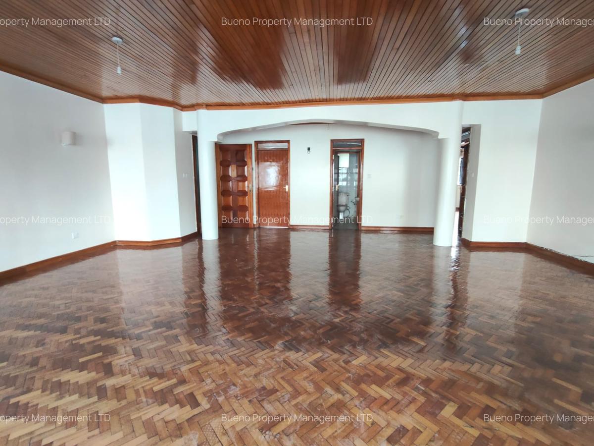 3 Bed Apartment with En Suite in Brookside - 1