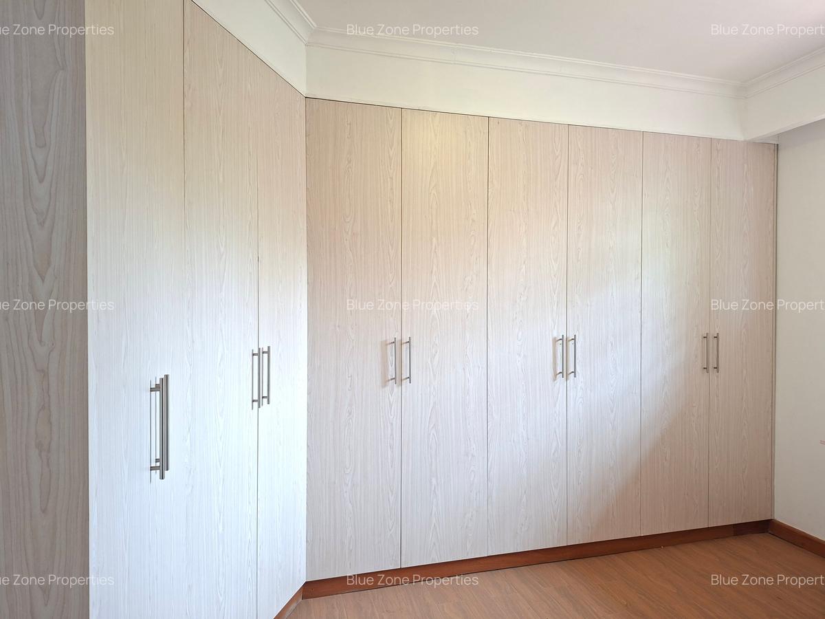 5 Bed Townhouse with En Suite at - 13