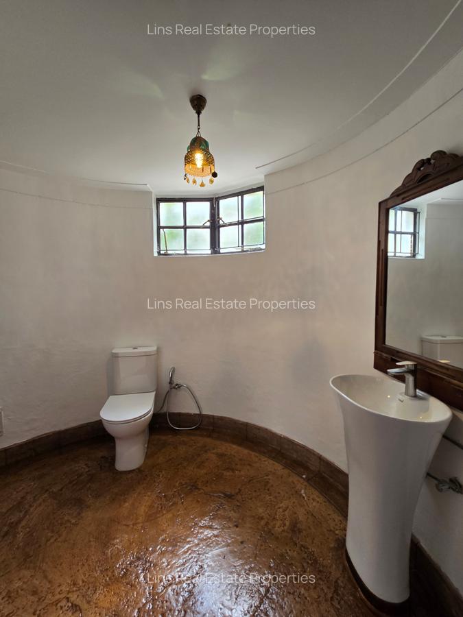 5 Bed House with En Suite in Nyari - 8