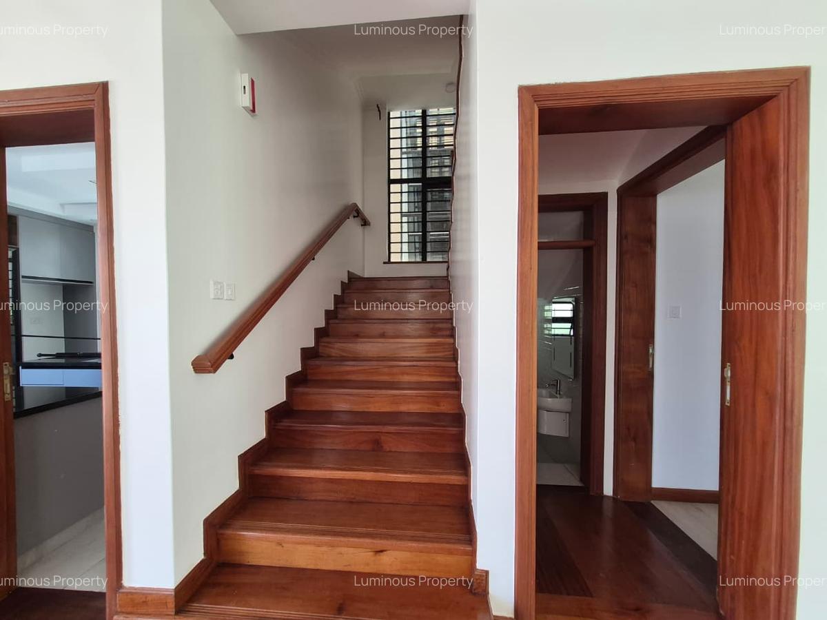 4 Bed House with En Suite at Membley - 5