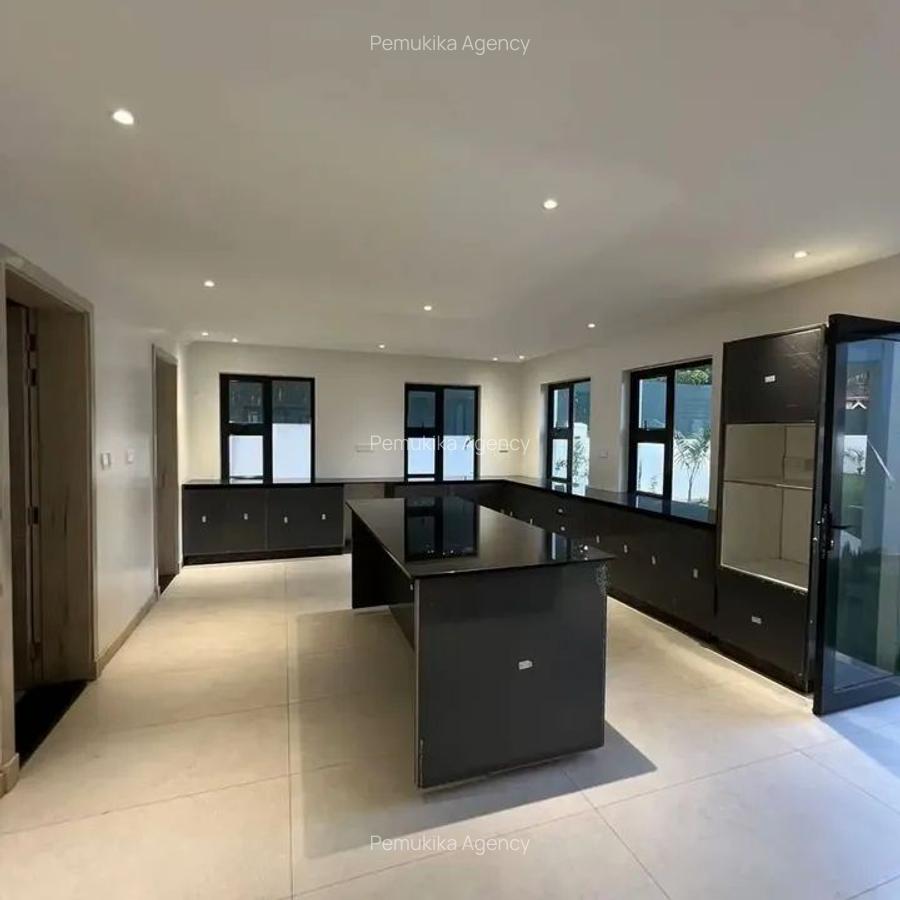 6 Bed Townhouse with En Suite in Runda - 10