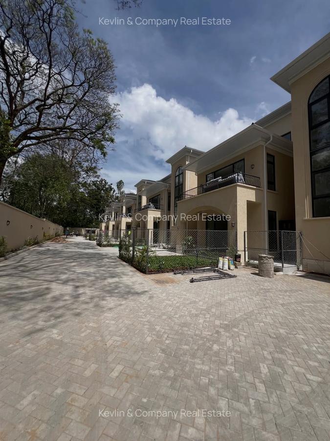 5 Bed Townhouse with En Suite in Lavington - 2