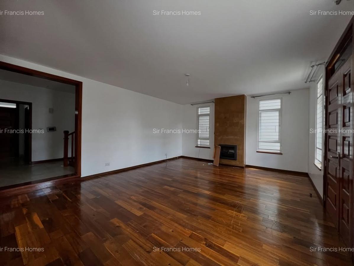 5 Bed Townhouse with En Suite at Lavington - 7