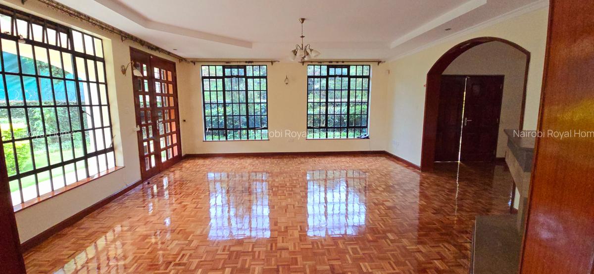 4 Bed Townhouse with En Suite at Lavington Off Convent Drive - 16