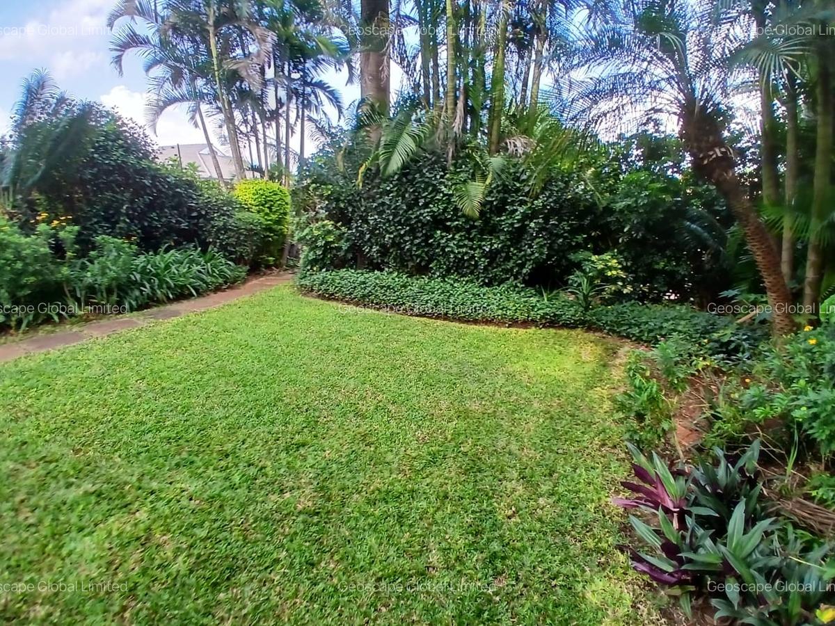 5 Bed House with En Suite in Runda - 16