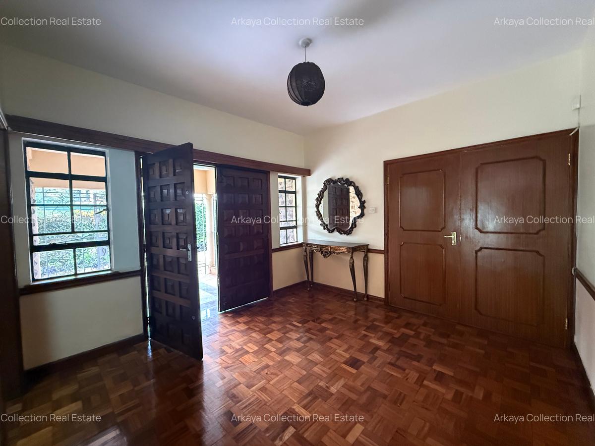 5 Bed House with En Suite in Runda - 2