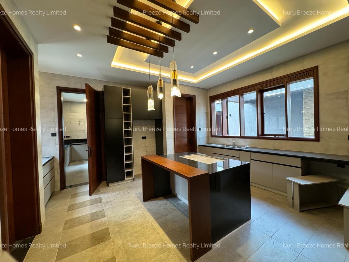 4 Bed House with En Suite in Runda - 11