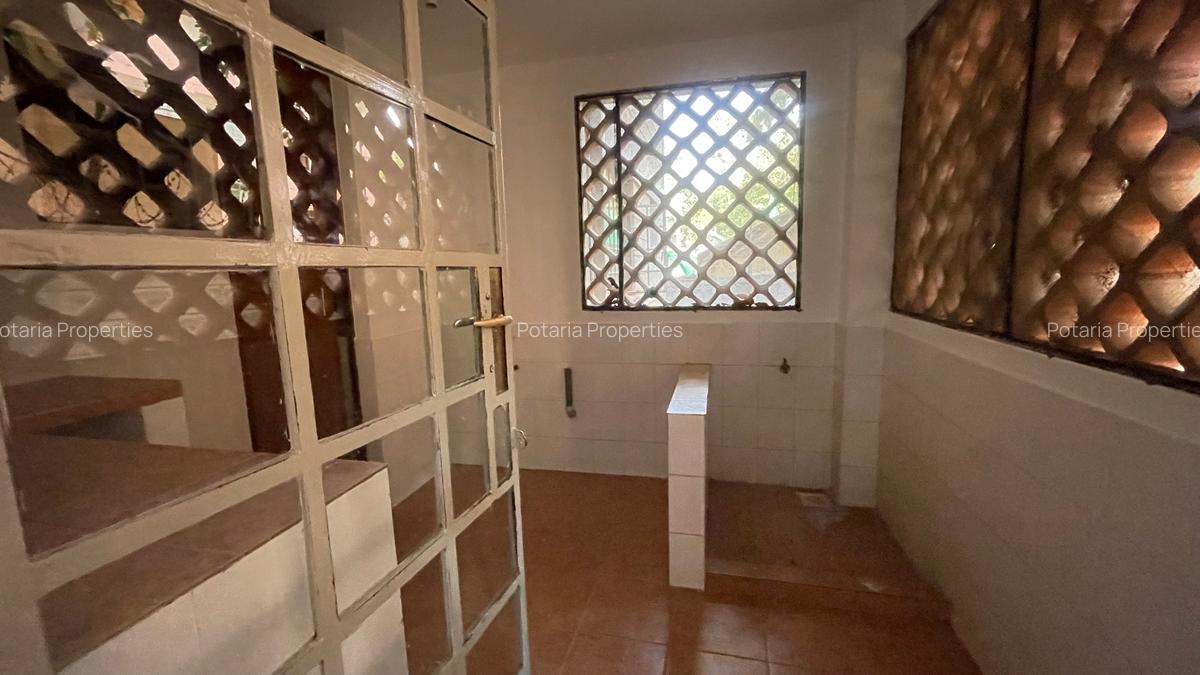 3 Bed Apartment with Parking in Kilimani - 10