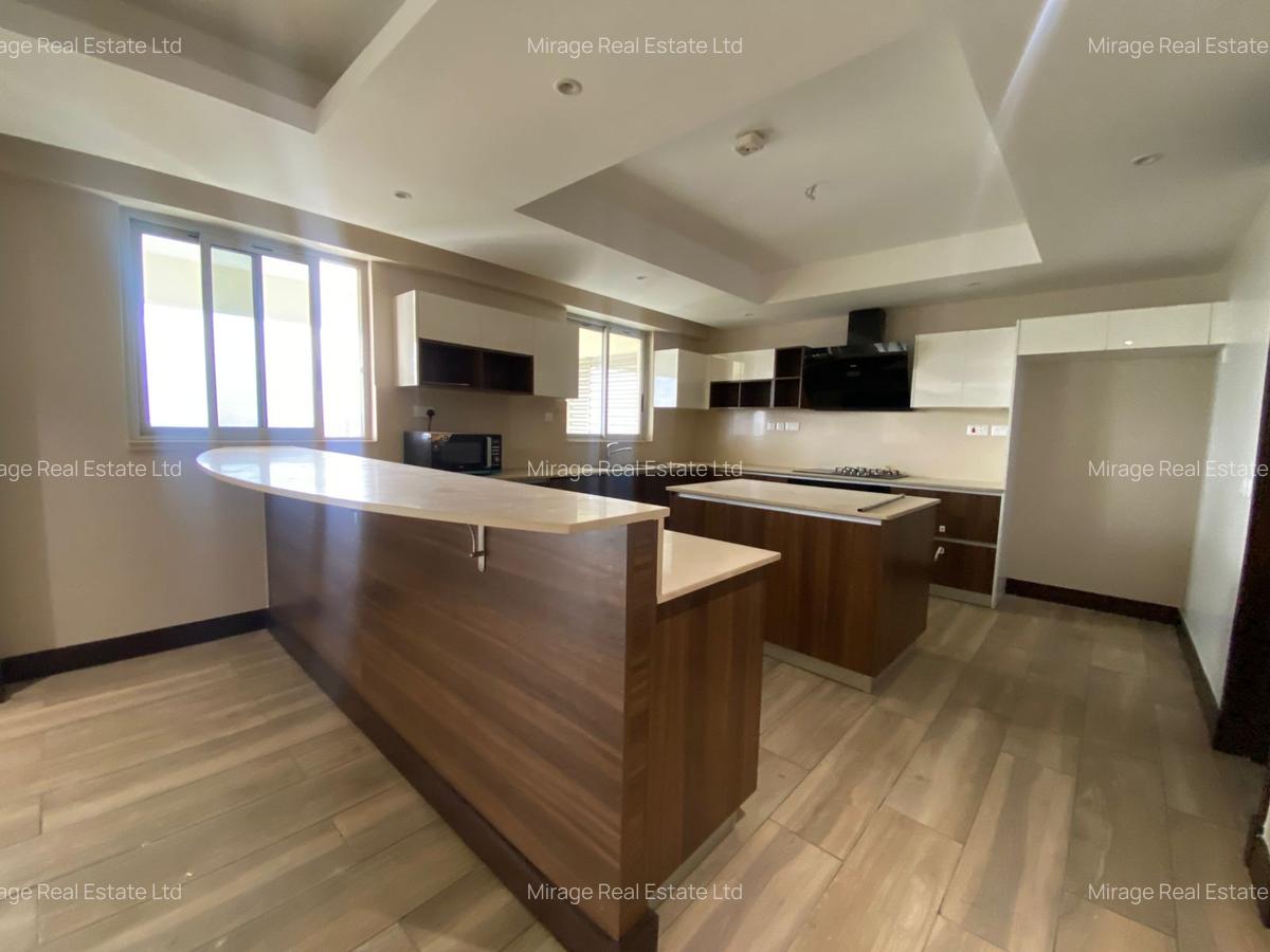 3 Bed Apartment with En Suite in Parklands - 18