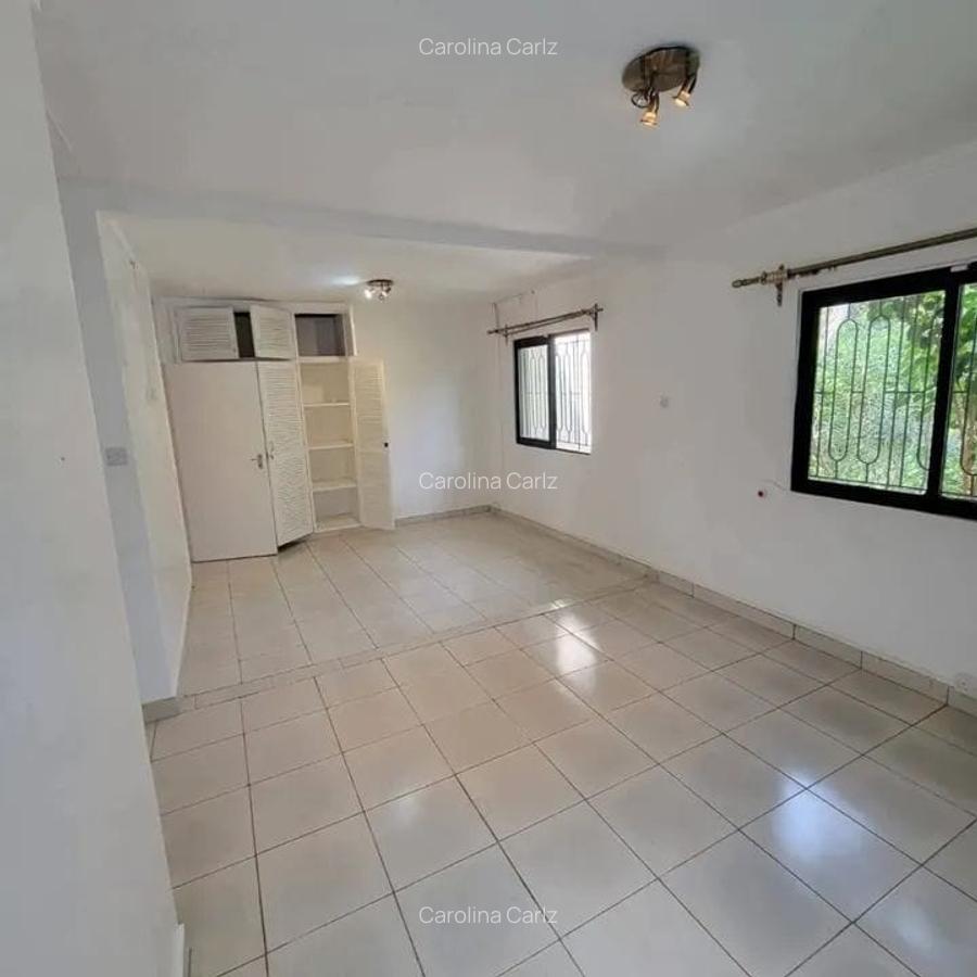 3 Bed Townhouse with En Suite at Loresho - 10