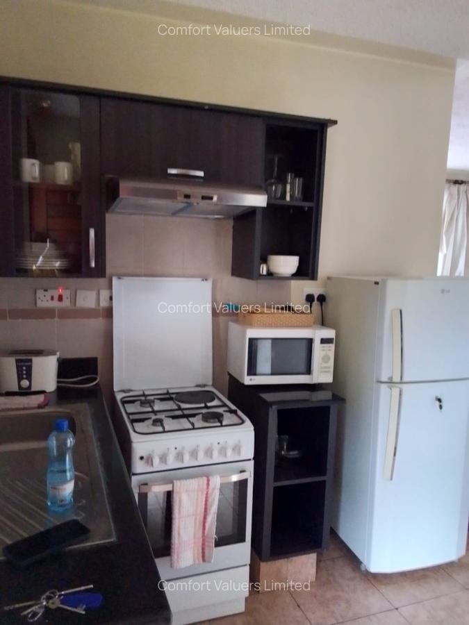 Serviced 1 Bed Apartment with En Suite at Lavington - 7