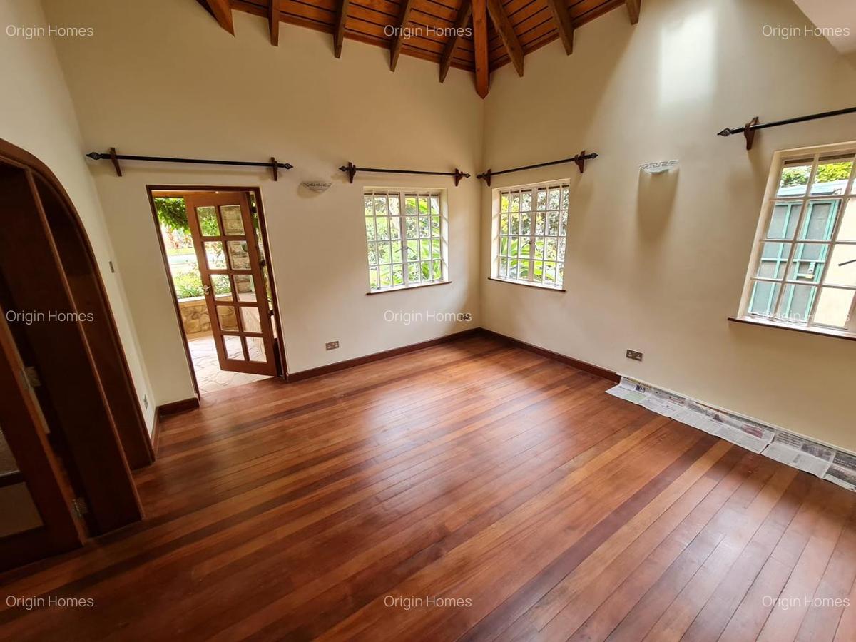 4 Bed Townhouse with En Suite at Lavington - 3