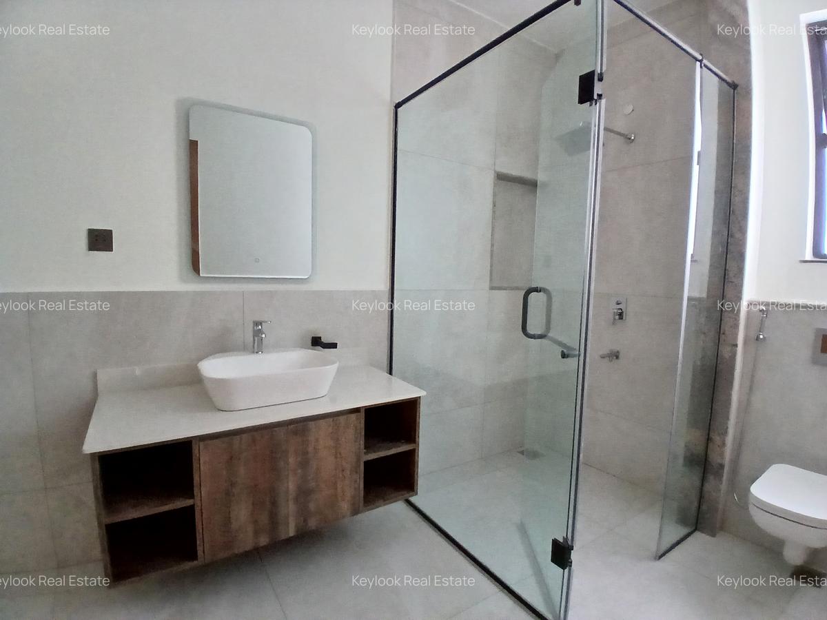 5 Bed Townhouse with En Suite at Lavington Green - 16