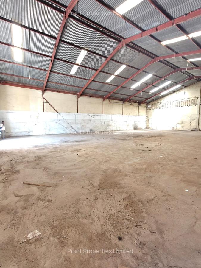 Warehouse with Parking in Industrial Area - 12