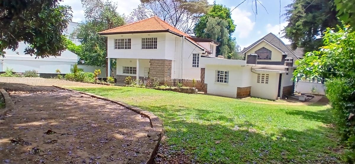 3 Bed House with En Suite at Lavington Green - 1